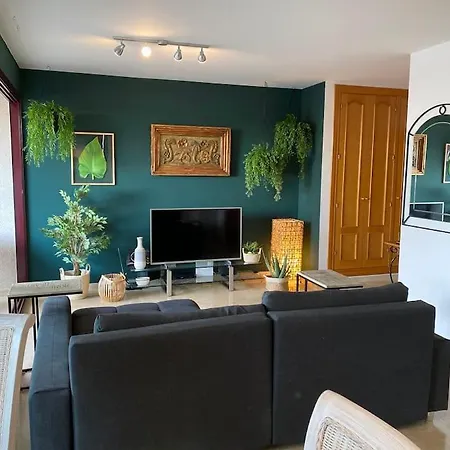 Charm 90m2 דירה *